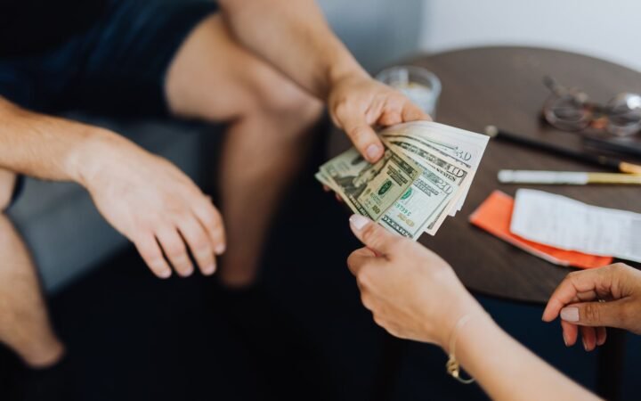How Much Should You Keep in Savings for Emergencies?
